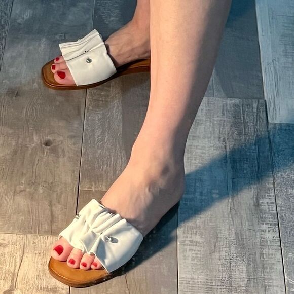 NEW 1. STATE Fann Ruched Leather Light White Silver Pin Slide Sandal 8.5 - Picture 6 of 8